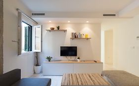 Gran Apartamento En El Centro Historico Con Parking Gratuito 4 Habitaciones Por Keywise